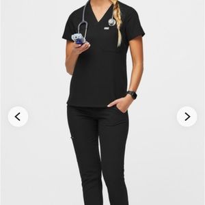 Figs 1 pocket scrub top - large black